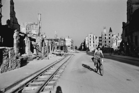 Das schwarzweiße Foto zeigt die zerstörte Innenstadt von München am 13.07.1945